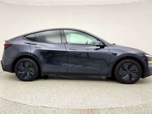 Used 2026 Tesla Model Y 2WD image 4