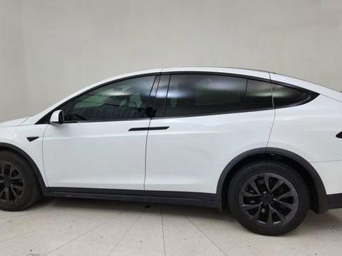 Used 2023 Tesla Model X image 4