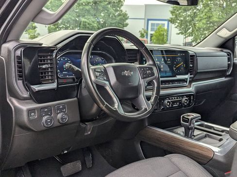 Used 2023 Chevrolet Silverado 1500 RST w/ Redline Edition AWD/4WD image 4