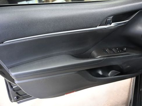 Used 2022 Toyota Camry SE image 26