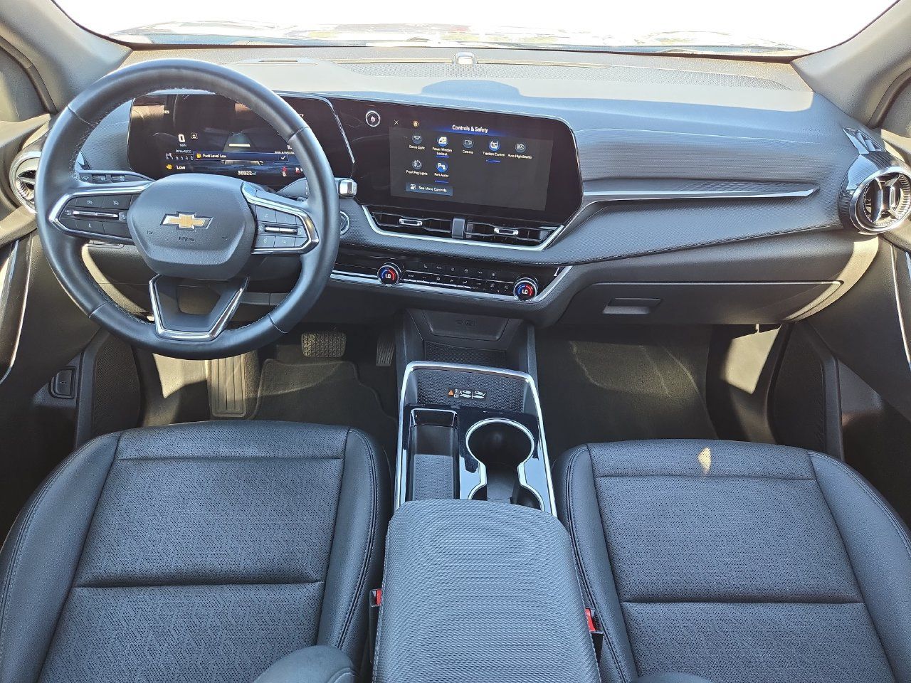Used 2025 Chevrolet Equinox LT w/ Convenience Package II FWD image 9