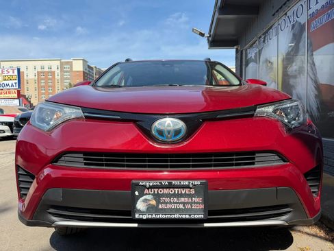 Used 2018 Toyota RAV4 LE AWD/4WD image 8