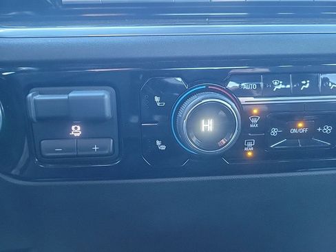 Certified 2024 Chevrolet Silverado 2500 LT w/ Convenience Package image 19