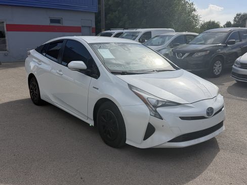 Used 2018 Toyota Prius Two w/ Prius Two Safety Plus Package FWD image 2