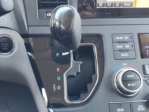 Used 2017 Toyota Sienna XLE Premium image 21