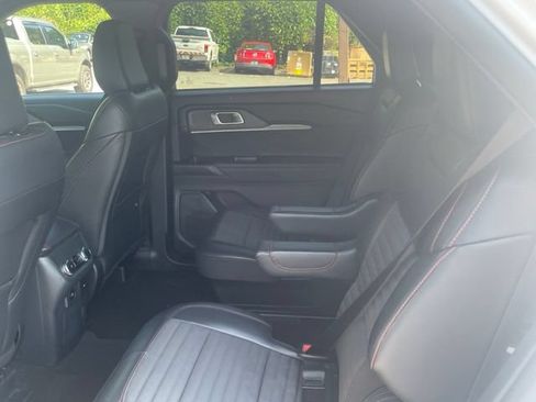 Used 2025 Ford Explorer ST-Line AWD/4WD image 12