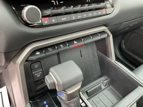Used 2024 Toyota Tundra Limited image 25