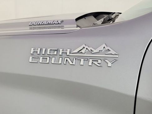 Used 2023 Chevrolet Silverado 1500 High Country w/ High Country Premium Package AWD/4WD image 9