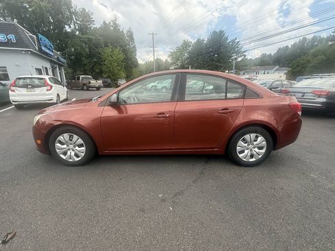 Used 2013 Chevrolet Cruze LS FWD image 6