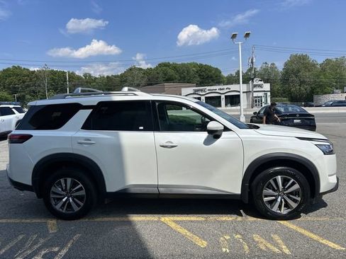 Certified 2024 Nissan Pathfinder SL AWD/4WD image 9