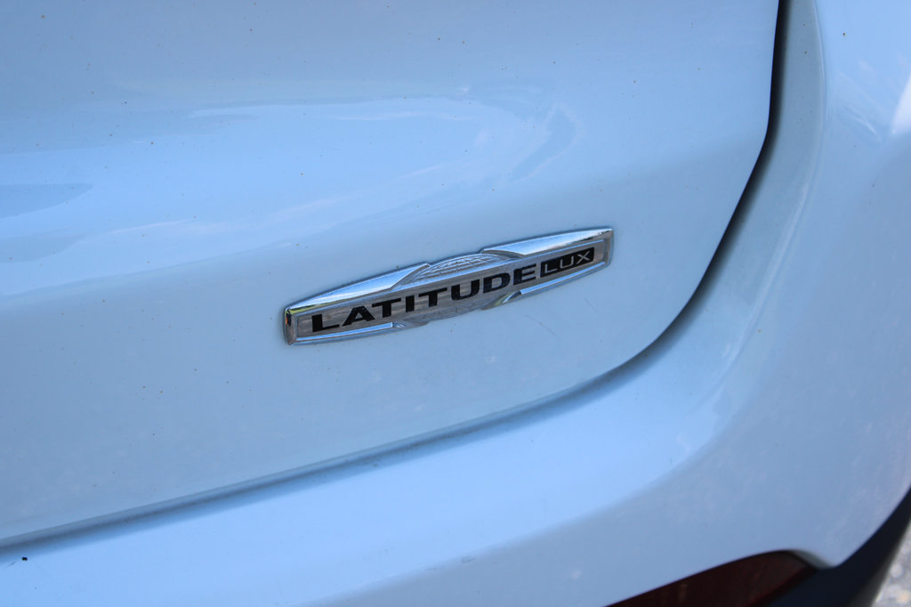 Used 2022 Jeep Compass Latitude AWD/4WD image 11