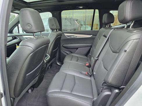 Used 2025 Cadillac XT6 Luxury image 17