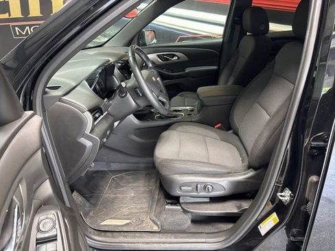 Used 2023 Chevrolet Traverse LT FWD image 4