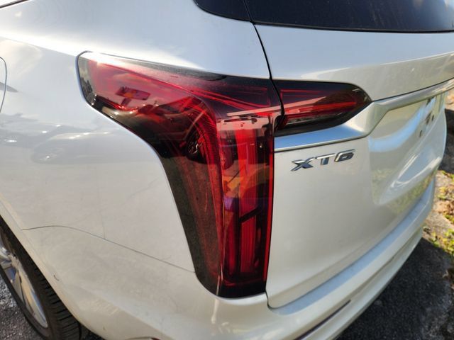 Used 2022 Cadillac XT6 Premium Luxury w/ Technology Package FWD image 7
