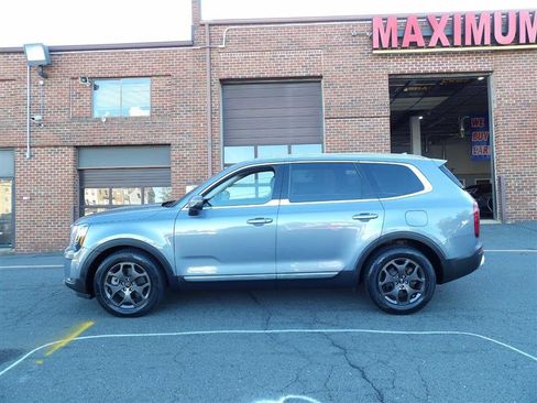 Used 2020 Kia Telluride EX image 2