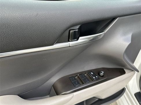 Used 2024 Toyota Camry SE image 15