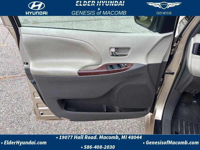 Used 2014 Toyota Sienna XLE FWD image 9
