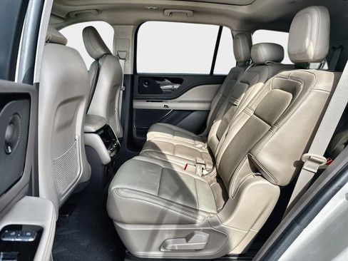Used 2023 Lincoln Aviator Reserve RWD image 4