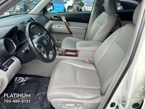 Used 2012 Toyota Highlander Limited w/ Tow Pkg AWD/4WD image 24
