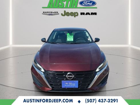 Used 2024 Nissan Altima 2.5 SV image 8