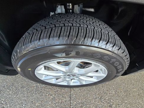 Used 2018 Jeep Cherokee Latitude FWD image 22
