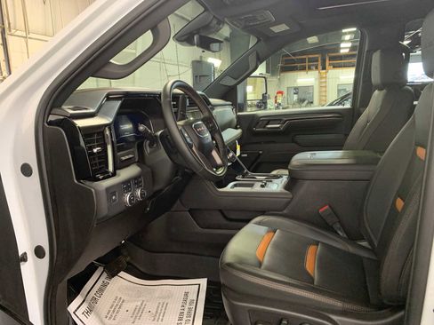 Used 2024 GMC Sierra 2500 AT4 w/ AT4 Premium Plus Package image 9