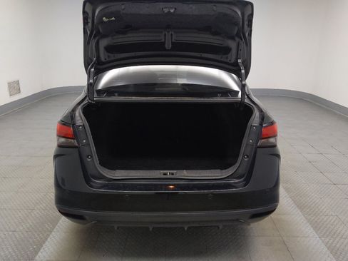 Used 2021 Nissan Versa SV FWD image 29