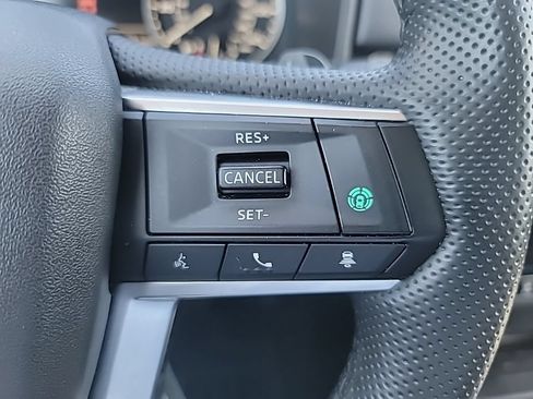 Used 2025 Mitsubishi Outlander AWD image 23