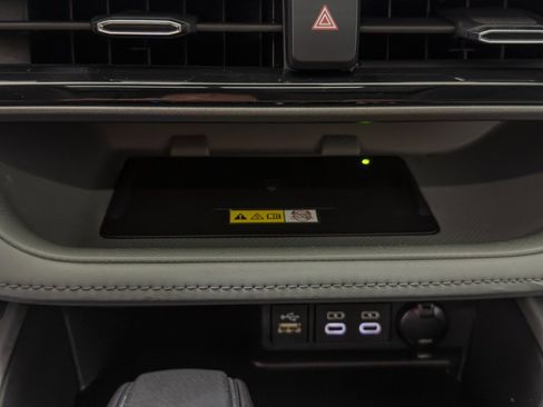 Used 2023 Toyota Highlander XLE AWD/4WD image 40