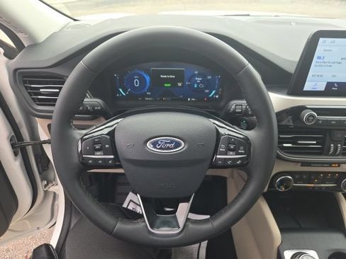 Used 2022 Ford Escape SEL w/ Technology Package AWD/4WD image 29