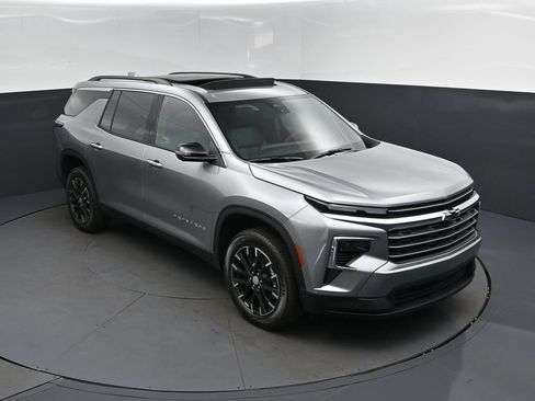 New 2026 Chevrolet Traverse LT w/ Sun and Wheel Package FWD image 1