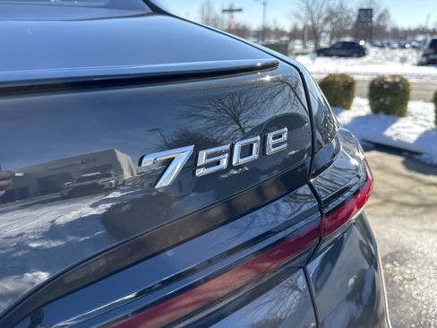 New 2026 BMW 750e xDrive w/ Luxury Rear Seating Package image 7