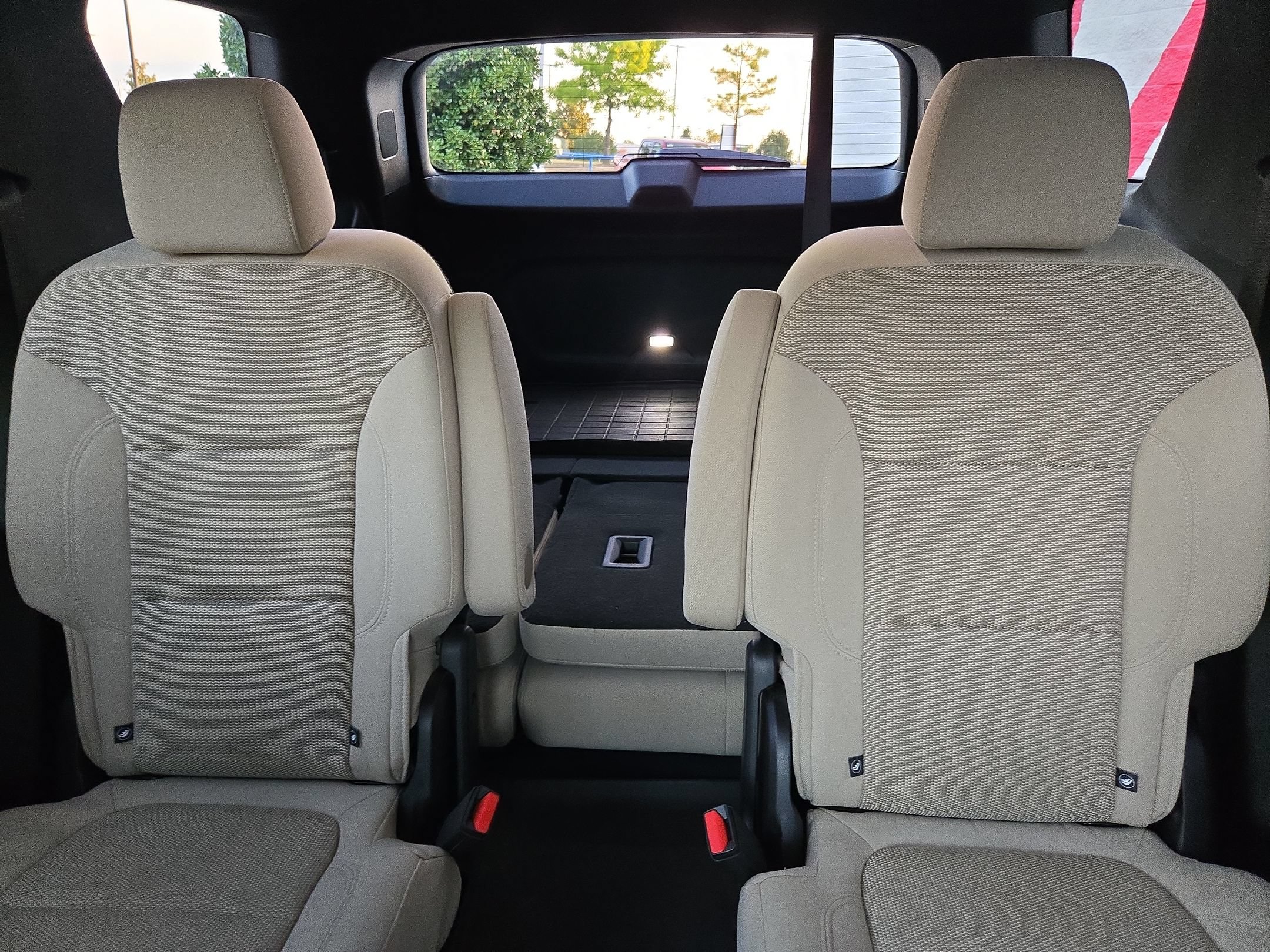 Used 2022 Chevrolet Traverse LT FWD image 13