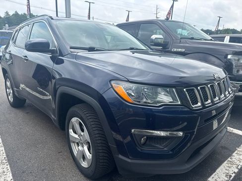 Used 2019 Jeep Compass Latitude w/ Cold Weather Group AWD/4WD image 4