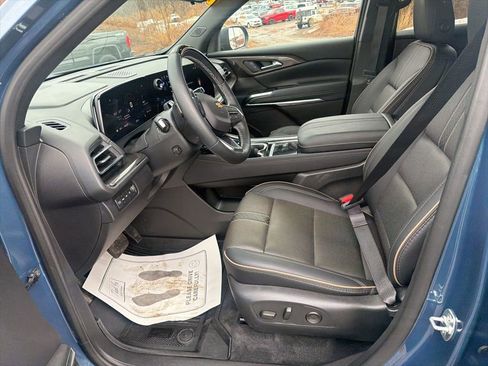 Used 2025 Chevrolet Traverse High Country image 11