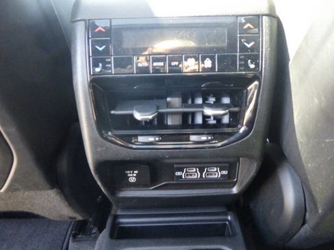 Used 2021 Jeep Grand Cherokee L Overland w/ Advanced Protech Group III AWD/4WD image 31