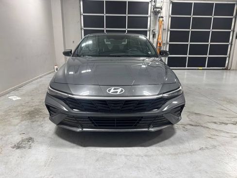 Used 2025 Hyundai Elantra Sport FWD image 2