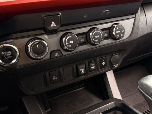 Used 2019 Toyota Tacoma TRD Off-Road image 49