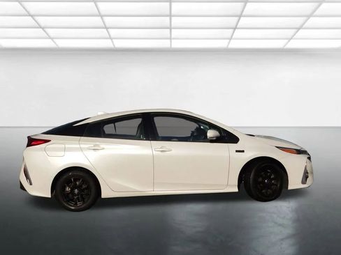 Used 2018 Toyota Prius Prime Advanced image 4
