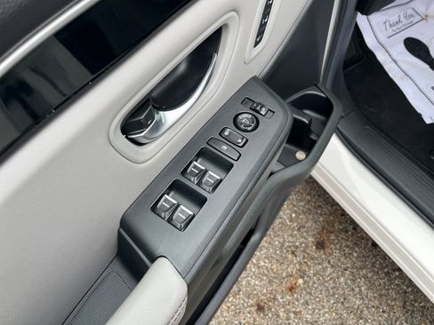 Used 2025 Honda Pilot Touring image 12