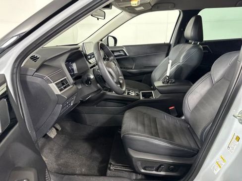 Used 2023 Mitsubishi Outlander SE image 11
