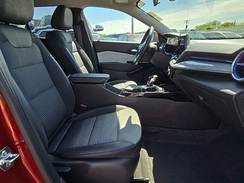 Used 2025 Chevrolet Trax LT w/ LT Convenience Package FWD image 41