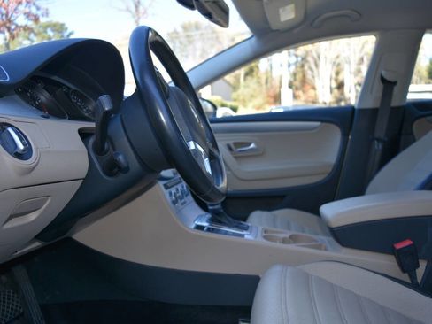Used 2013 Volkswagen CC Sport image 28