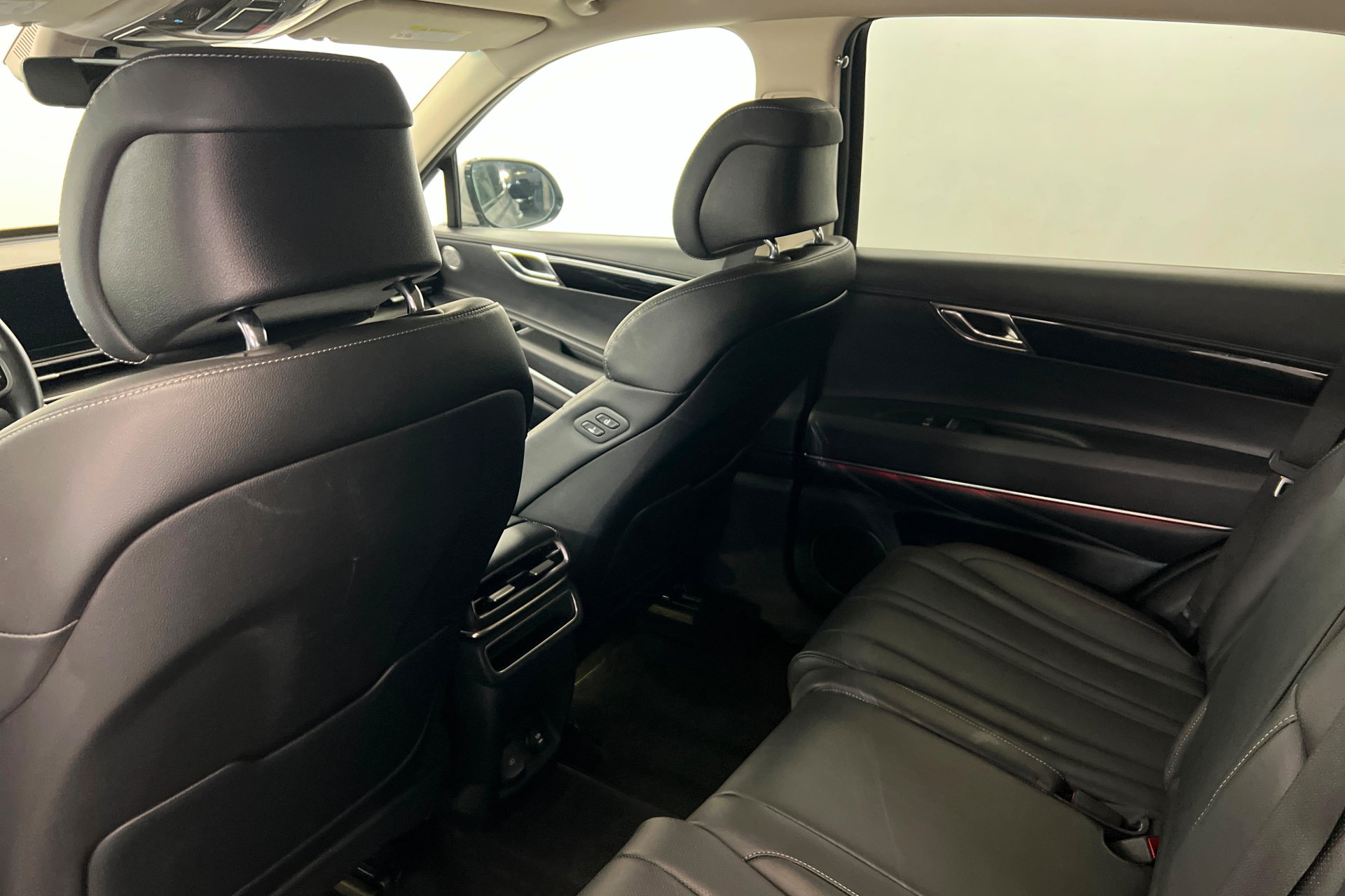 Used 2025 Genesis GV80 2.5T Standard AWD/4WD image 20