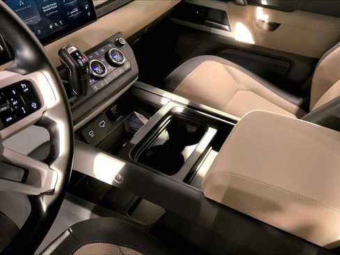 Used 2023 Land Rover Defender 110 X-Dynamic SE image 16