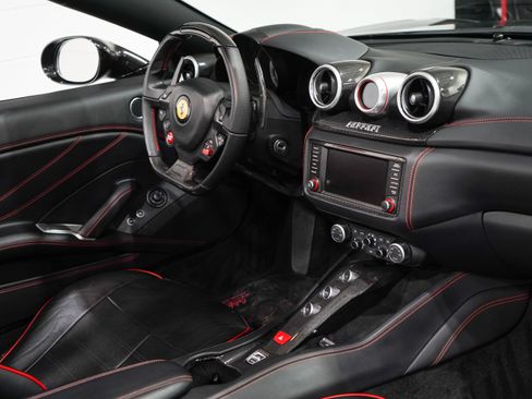 Used 2016 Ferrari California T RWD image 15