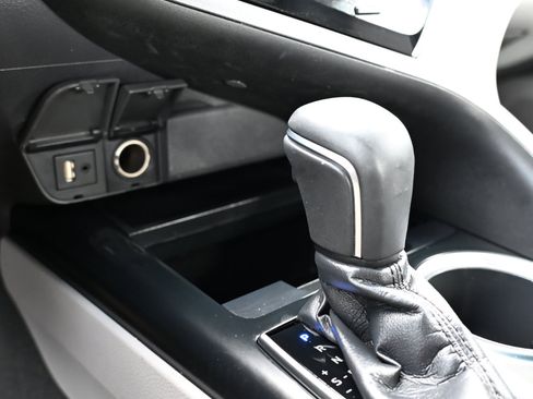 Used 2018 Toyota Camry XLE image 26