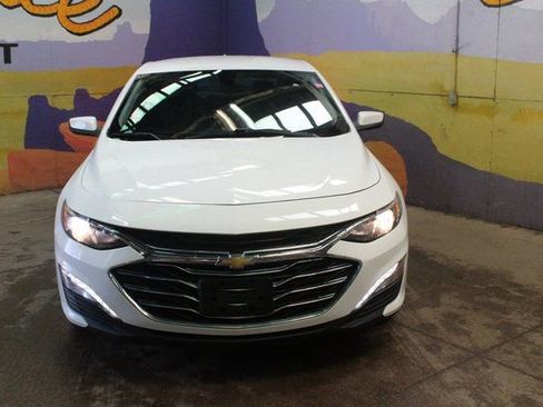 Used 2022 Chevrolet Malibu LT image 3