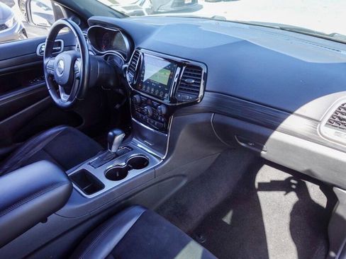 Used 2022 Jeep Grand Cherokee Laredo X image 16