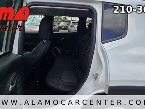 Used 2017 Jeep Renegade Latitude w/ Popular Equipment Group FWD image 28